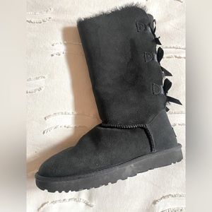 Uggs Tall Black Bow size 7 worn twice ugg